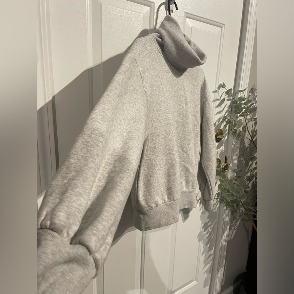 GAP light grey sport sweater with turtleneck feature XS like new!